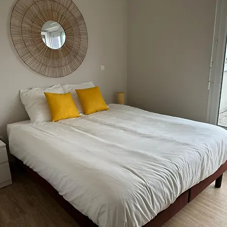 Avec Grande Terrasse Et Parking