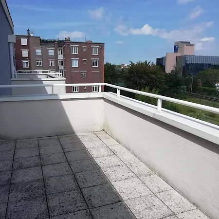 Lägenhet Avec Grande Terrasse Et Parking *